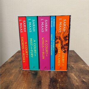 A Court of Thrones and Roses Full Set